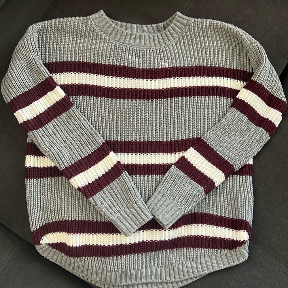 SO Brand Sweater in EUC - size medium